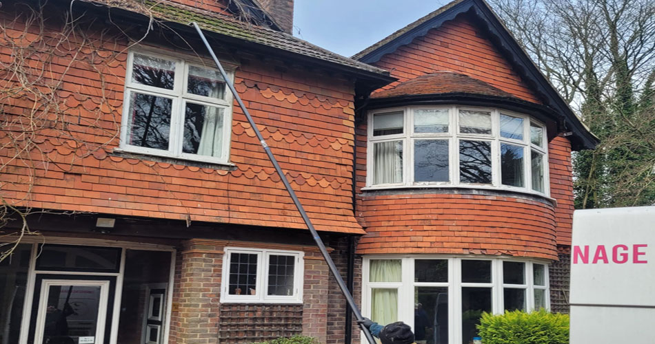 Specialist Gutter Clearing Services in Hampshire J&R Drain Solutions Ltd